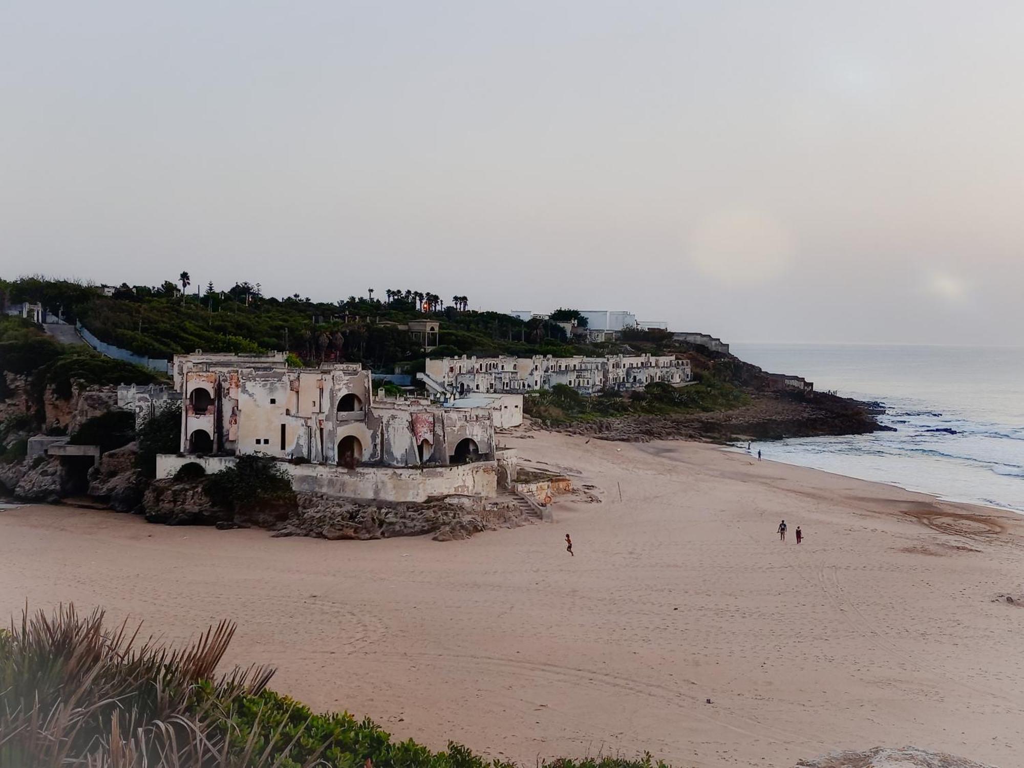 Fantastique Appartement Avec Piscine Sur La Plage M2 Tangier Bagian luar foto